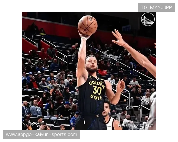 勇士库里绕掩护，远投一箭穿心